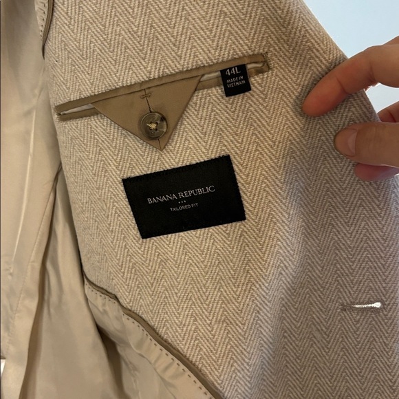 NWOT Banana Republic Herringbone Sport Coat in Beige, never worn. - Picture 3 of 7